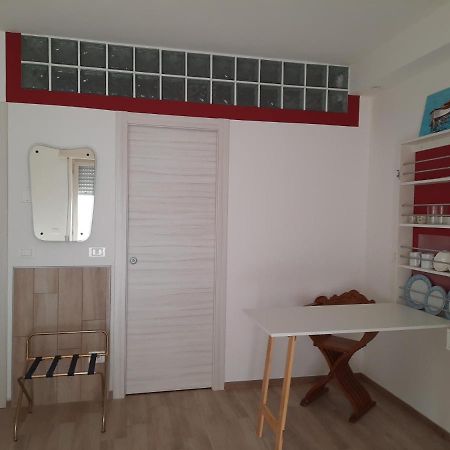 Adg Emilia 10 Appartamenti Del Garda 페스키에라델가르다 외부 사진