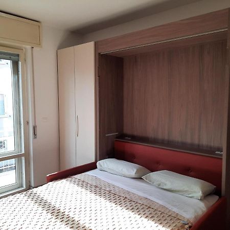 Adg Emilia 10 Appartamenti Del Garda 페스키에라델가르다 외부 사진