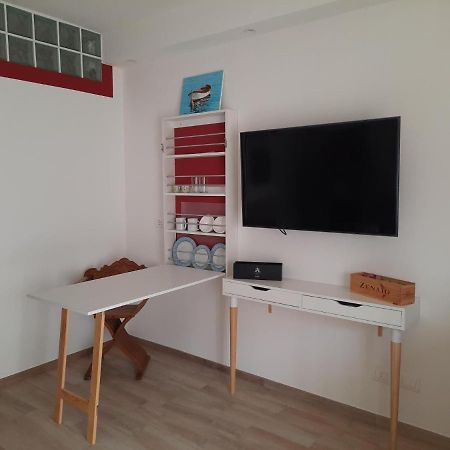 Adg Emilia 10 Appartamenti Del Garda 페스키에라델가르다 외부 사진