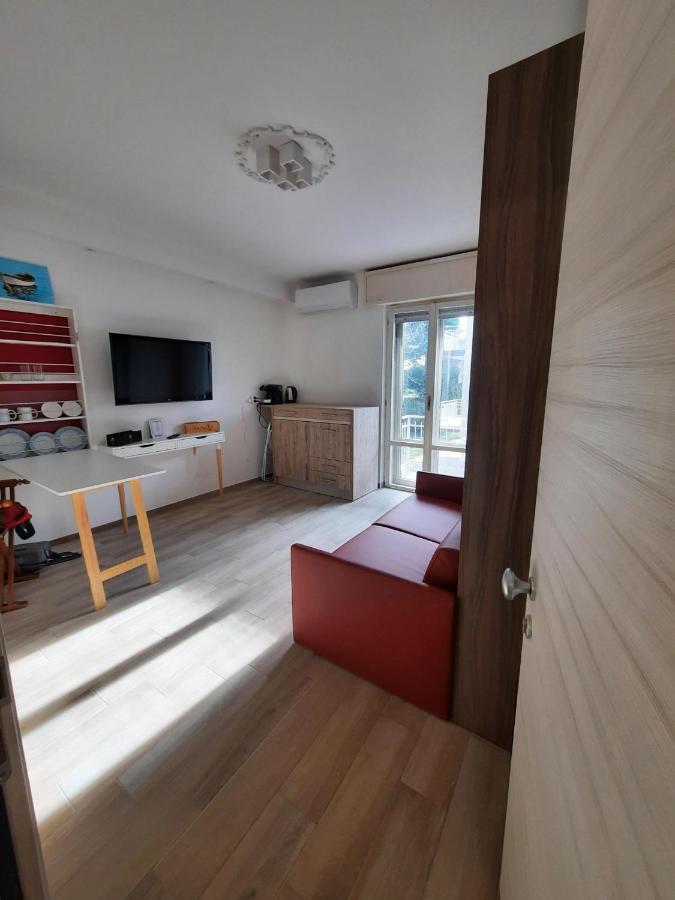 Adg Emilia 10 Appartamenti Del Garda 페스키에라델가르다 외부 사진