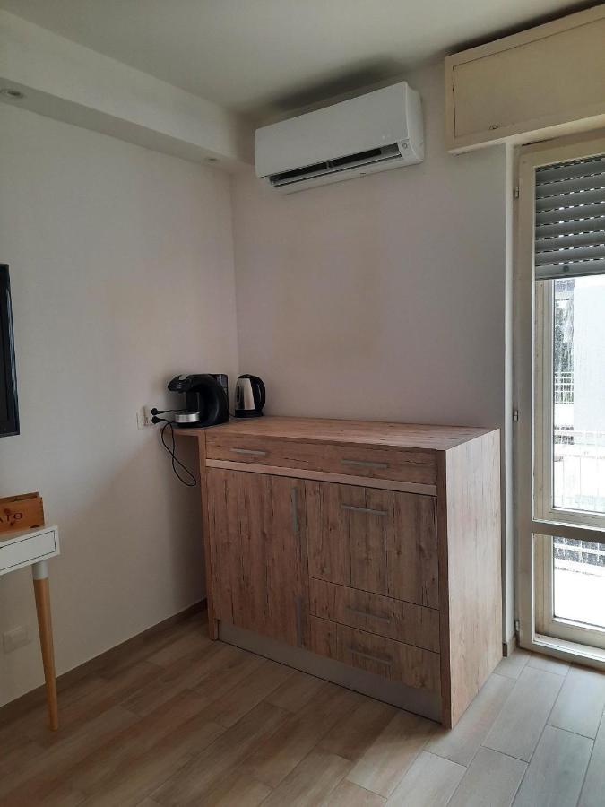 Adg Emilia 10 Appartamenti Del Garda 페스키에라델가르다 외부 사진