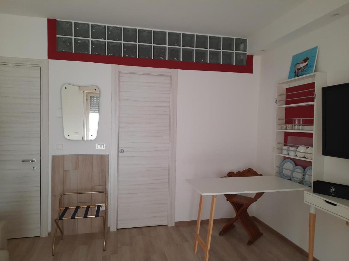 Adg Emilia 10 Appartamenti Del Garda 페스키에라델가르다 외부 사진