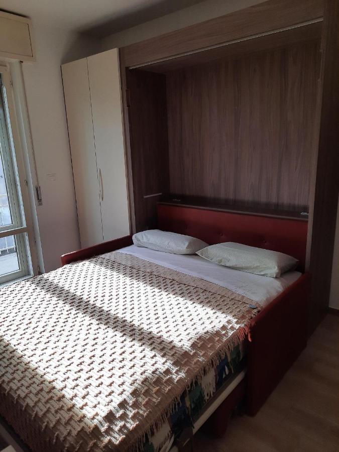 Adg Emilia 10 Appartamenti Del Garda 페스키에라델가르다 외부 사진
