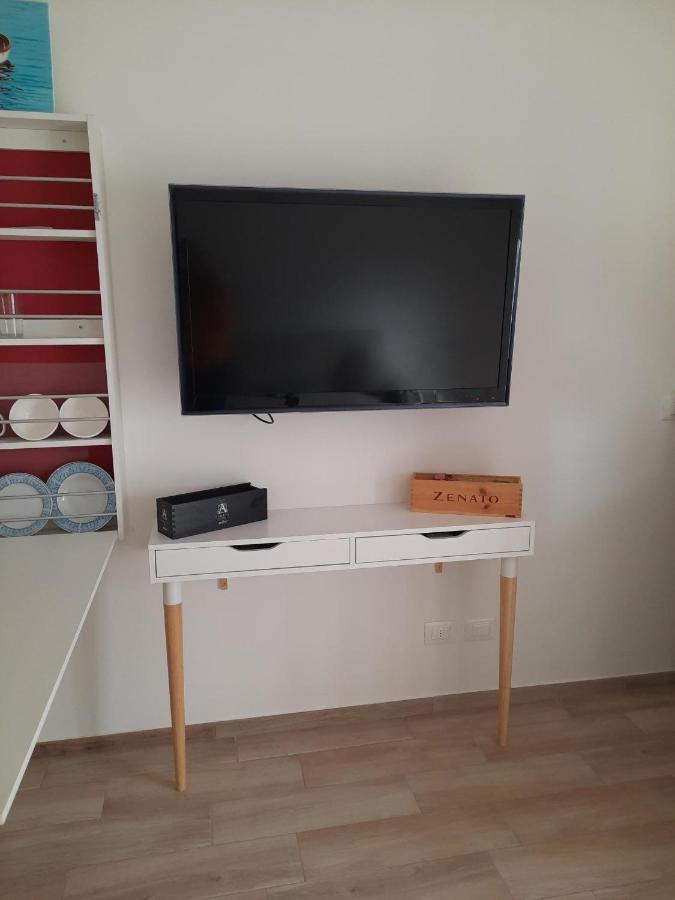 Adg Emilia 10 Appartamenti Del Garda 페스키에라델가르다 외부 사진