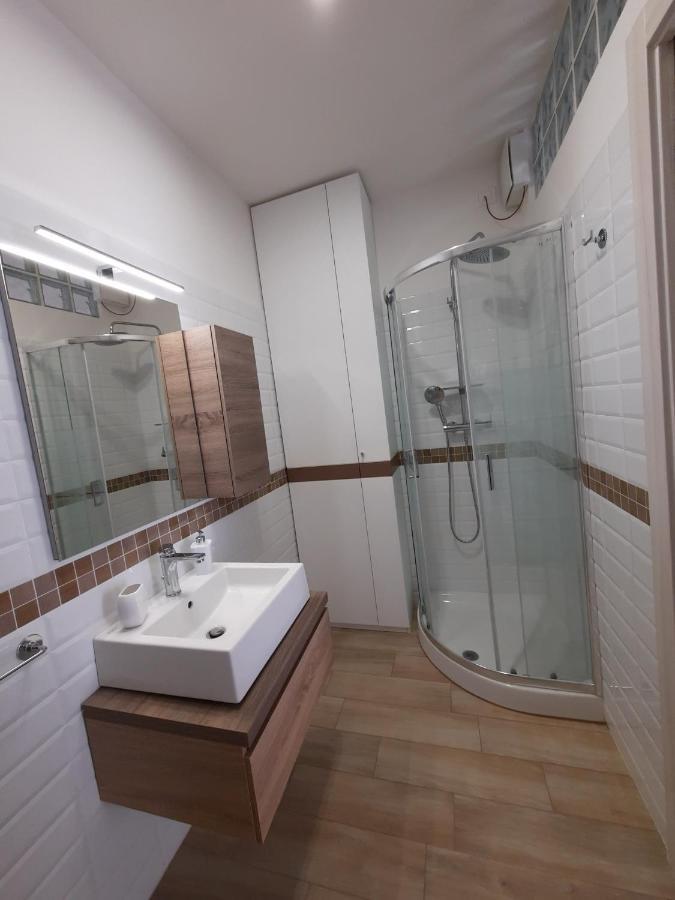Adg Emilia 10 Appartamenti Del Garda 페스키에라델가르다 외부 사진