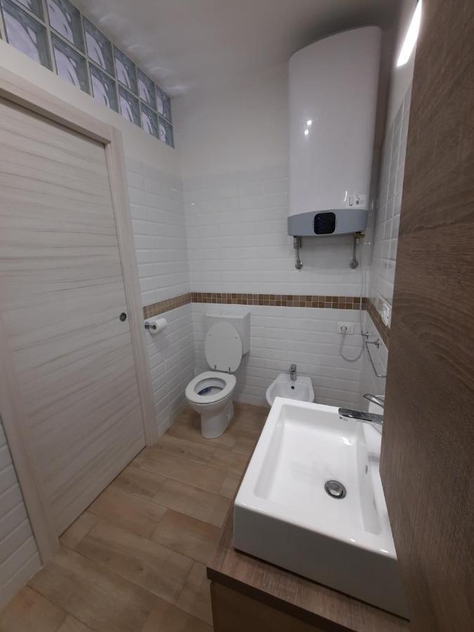 Adg Emilia 10 Appartamenti Del Garda 페스키에라델가르다 외부 사진